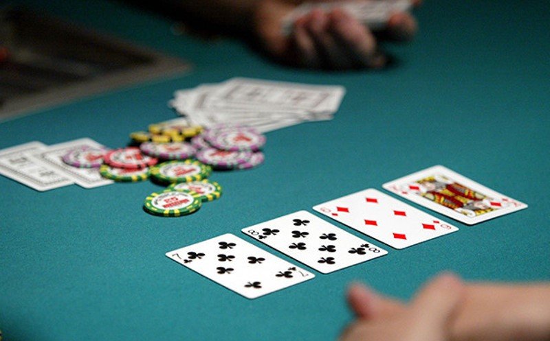 King33 Hướng Dẫn Chi Tiết Cách Chơi Poker Từ Cơ Bản Đến Nâng Cao 2 Một số thuật ngữ trong game Poker