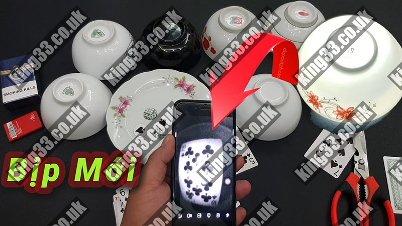 King33 - Cách Đọc Vị Xóc Đĩa Xuất Xắc 2024? 1 King33 - Cách Đọc Vị Xóc Đĩa Xuất Xắc 2024?